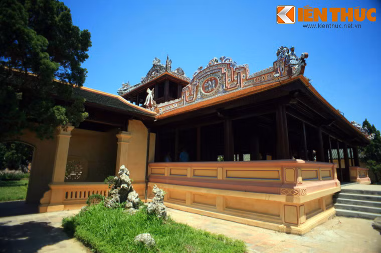 Về tổng thể, Thái Bình Lâu là một công trình kiến trúc có thiết kế độc đáo gồm hai tòa nhà Tiền doanh và Hậu doanh nối kết với nhau.