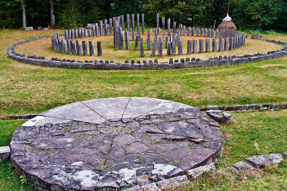 Năm 1999, UNESCO đã công nhận quần thể các pháo đài của người Dacia trên dãy núi Orăştie là di sản văn hóa thế giới.