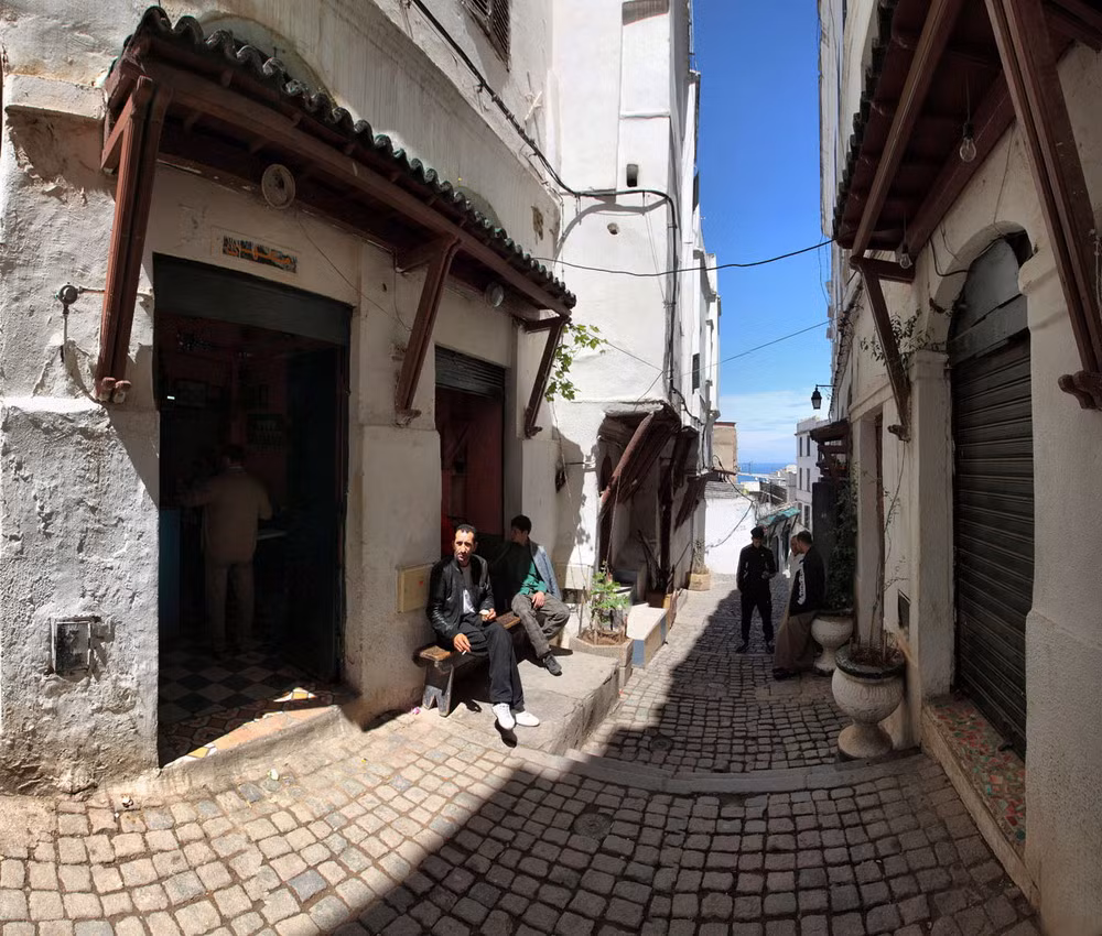 Cấu trúc của Casbah định hình vào thời kỳ Zirid cuối thế kỷ 16, và đây được coi là đô thị Hồi giáo điển hình ở phía Tây Địa Trung Hải và châu Phi cận Sahara.