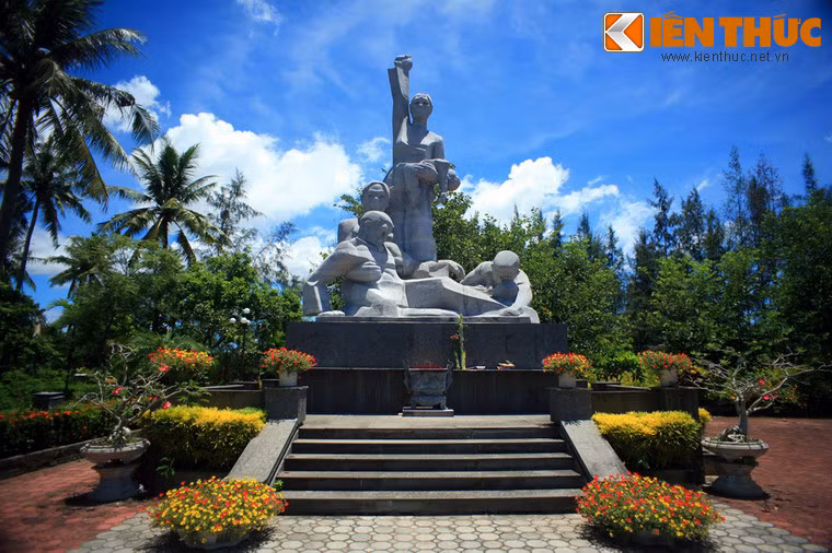 Khu chứng tích Sơn Mỹ (hay Khu chứng tích Mỹ Lai), nằm ở thôn Tư Cung, xã Tịnh Khê, TP Quảng Ngãi, là nơi tưởng nhớ vụ thảm sát Sơn Mỹ của quân đội Mỹ ngày 16/3/1968.