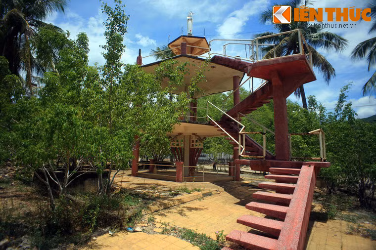 Rất nhiều tiểu đình xinh đẹp mọc lên giữa công viên để người đi dạo có chỗ dừng chân nghỉ mệt.