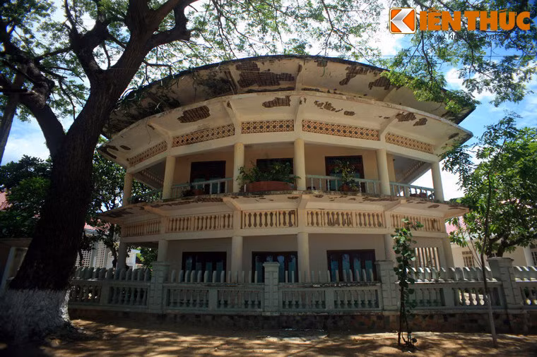 Giám đốc bệnh viện – soeur Charles Antoine đã đặt ra chương trình xây dựng lại bệnh viên và xây dựng nhà ở để người phong có nơi trú ngụ kiên cố, lâu dài.