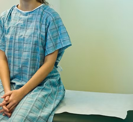 Tuy nhiên có một sự thực là xăm vùng kín có thể gây ra những biến chứng khủng khiếp vì đây là vùng cơ thể nhạy cảm dễ bị nhiễm trùng, viêm nhiễm, dị ứng mẩn ngứa sau khi xăm hình. Ảnh: MD.