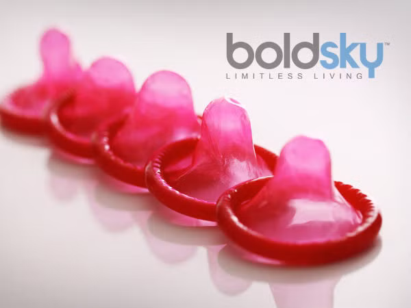 Thời kỳ kinh nguyệt diễn ra cũng khiến vùng nhạy cảm của bạn có mùi hôi khó chịu. Nếu như mùi hôi này bất thường bạn phải đi khám chuyên khoa vì rất có thể bạn đã bị viêm nhiễm nặng hoặc gặp phải vấn đề gì đó với sức khỏe.