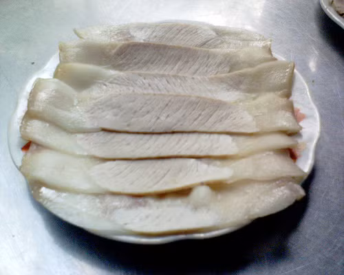 Thịt mông hay được dùng làm món luộc, kho, hoặc các món khác tùy vào người chế biến thích dùng phần thịt nào.