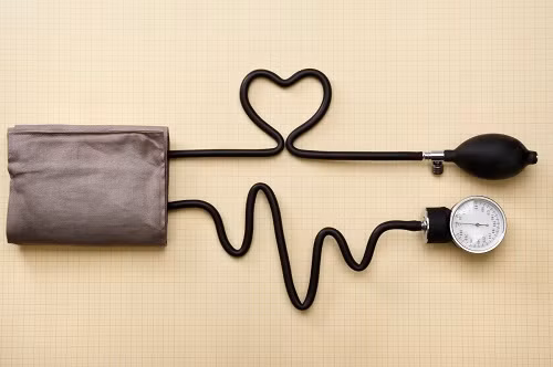 Dừa khô rất giàu chất xơ vì thế ăn dừa khô mỗi ngày sẽ đảm bảo cơ thể của bạn nhận được lượng chất xơ cần thiết để ngăn chặn tất cả các vấn đề về tim mạch, giúp trái tim luôn khỏe mạnh. Theo thống kê thì một cơ thể nam giới cần 38 gram chất xơ, trong khi cơ thể phụ nữ cần 25 gram.