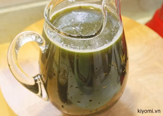 Trong một số trường hợp, rau má làm tăng lượng cholesterol và lượng đường trong máu, vì vậy những người có cholesterol cao và bệnh tiểu đường nên tránh lạm dụng sử dụng rau má quá nhiều. Ảnh: Kiyomi.