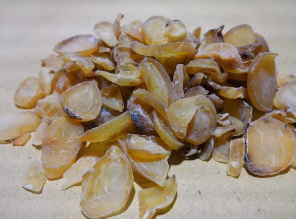 Muốn tìm hiểu thêm về dinh dưỡng dành cho người chạy thận, có thể tham khảo những bài thuốc, món ăn sau đây. Bài thuốc bát vị: Bài thuốc này gồm phụ tử, nhục quế mỗi vị 3g; mẫu đơn bì, trạch tả, ngưu tất, mạch môn, sơn thù; sa tiền tử mỗi vị 4g; bạch phục linh, hoài sơn mỗi thứ 10g; 20g thục địa đem sắc lên uống. Ảnh: Báo sức khỏe đời sống. 