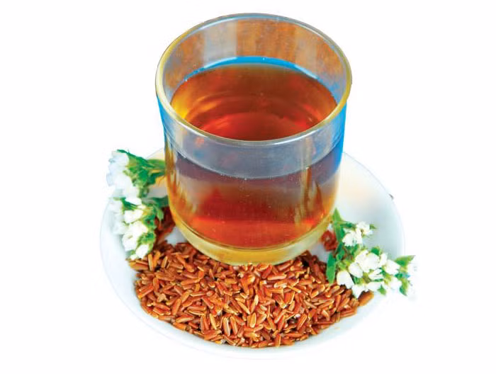 Uống trà gạo lứt rang trường kỳ còn được cho là chữa khỏi được bệnh gút, chứng phong thấp của người già. Ảnh: Sống khỏe.