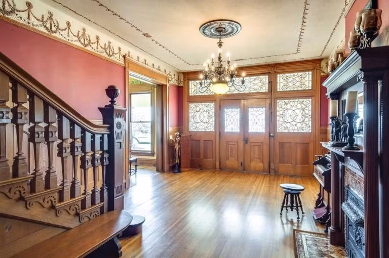 Các chuyên gia nhận xét, ngôi nhà như một tác phẩm nghệ thuật, và những người từng sống ở đó phải thực sự là người tinh tế, cẩn thận mới có thể bảo tồn được nó nguyên vẹn như thế.