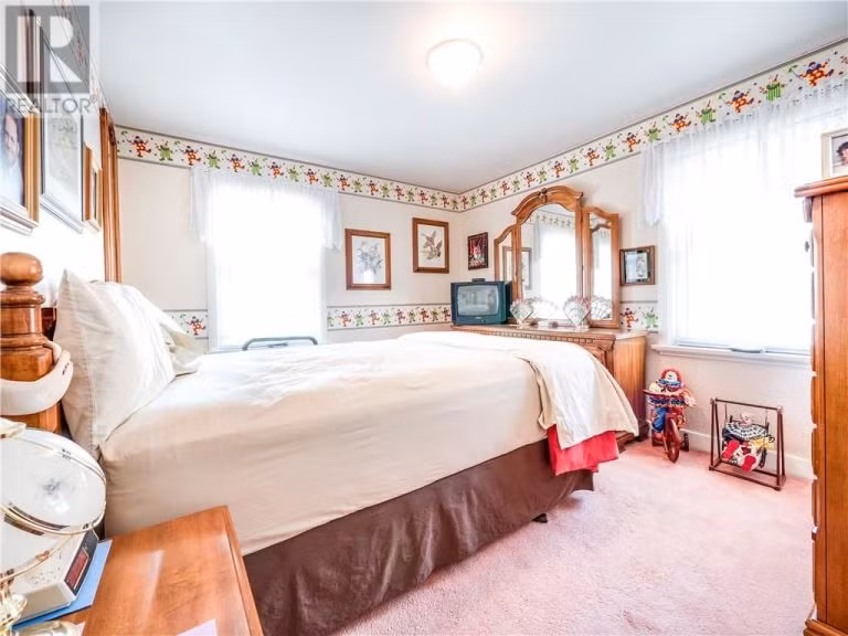 Ông McMannis chia sẻ, cha mẹ ông đã sưu tầm các loại hề trong suốt hơn 30 năm qua và có cả một câu chuyện đằng sau sở thích này