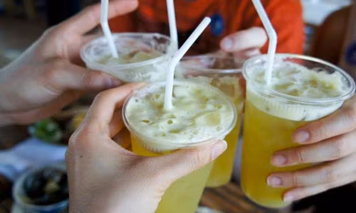 Nước mía còn có thể tăng tốc độ hồi phục ở những người bị bệnh vàng da. Nó có thể điều chỉnh mức bilirubin. Nó cũng bảo vệ gan khỏi bị hư hại. Nguồn ảnh: Boldsky.