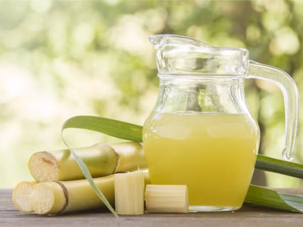 Nước ép của mía cũng có chứa glucose cung cấp cho bạn năng lượng khi bạn đang mất đi trong thời tiết nắng nóng. Nếu bạn đang làm việc trong mùa hè, đừng quên uống nước mía.