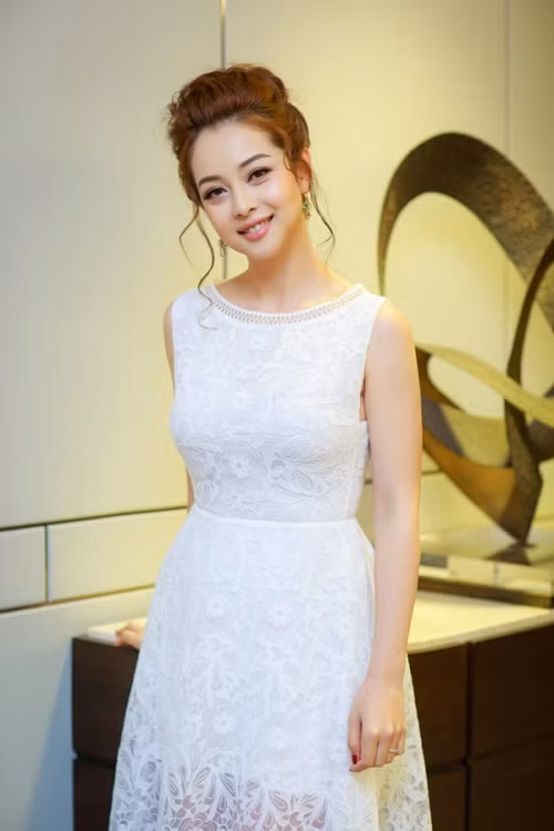 Sau khi sinh con thu 3, Jennifer Pham ngay cang quyen ru-Hinh-2