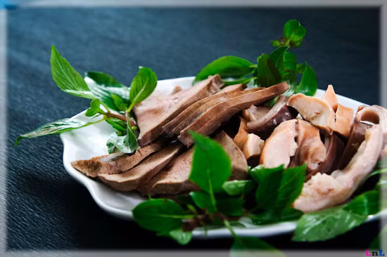 Những người bị bệnh gút không nên ăn gan lợn vì nó có thể khiến bệnh diễn biến xấu đi. Ảnh: LNL.