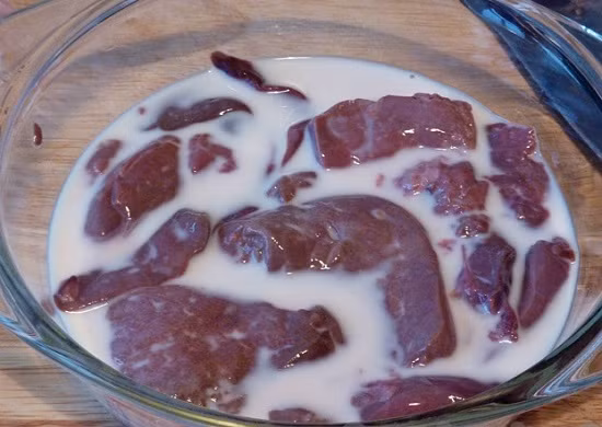 Gan lợn là chứa nhiều vitamin A có tác dụng quan trọng trong việc hình thành thị lực, chức năng miễn dịch và phát triển xương của con người. Ảnh: Cooky.