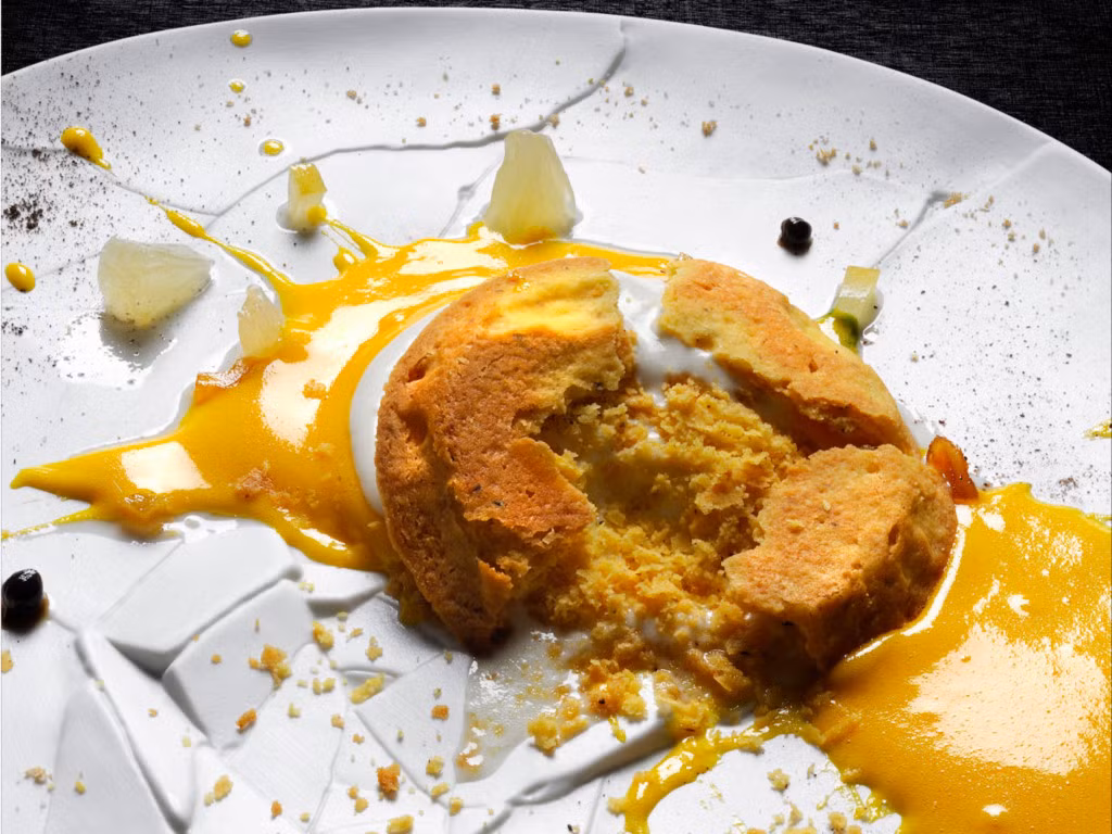 Osteria Francescana, Modena, Italy: Tới đây, du khách có thể thưởng thức những món ăn tuyệt vời của ẩm thực Italy. Một bữa ăn 9 món có giá khoảng 242 USD, còn bữa 12 món có giá tầm 275 USD.