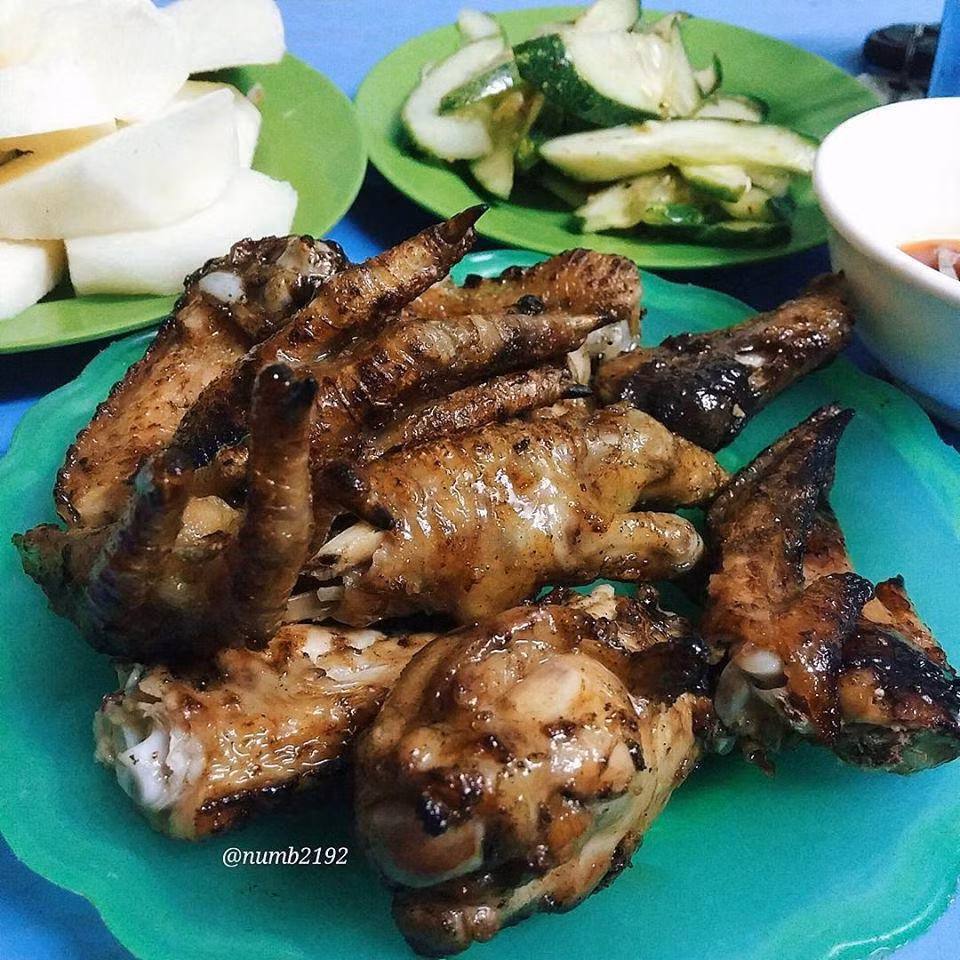 Chân cánh gà nướng mật ong cũng là món gà ngon bạn đừng bỏ lỡ. Ảnh: Numb2192.