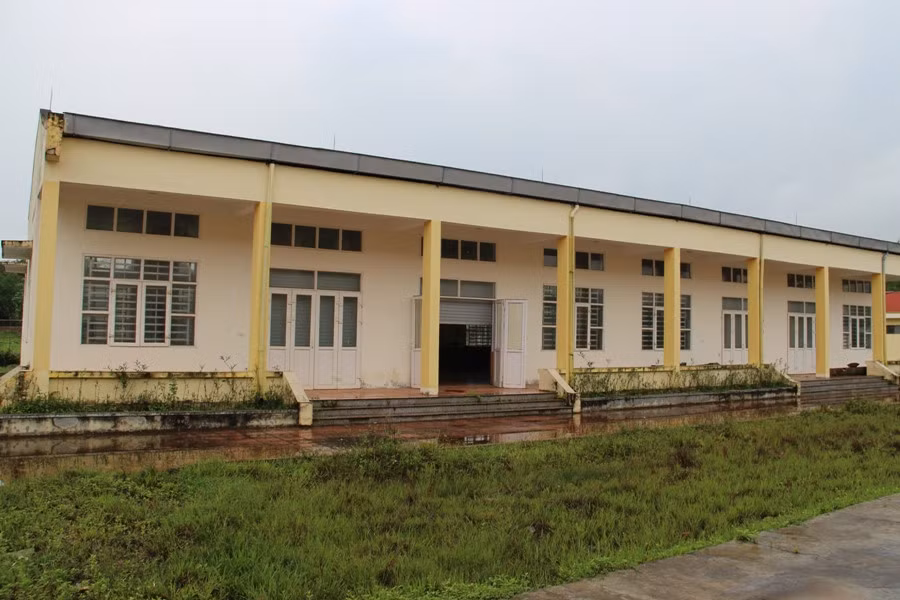 Dãy nhà xưởng thực hành cho các ngành nghề may, hàn xì, tiện gỗ từ lúc xây dựng đến nay chưa có lớp học viên nào để đào tạo.