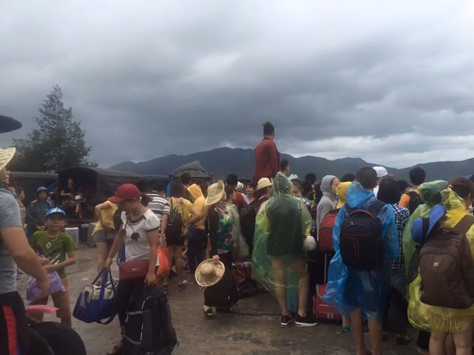 Do bao so 2, hon 3.000 khach “mac ket” tai dao Co To