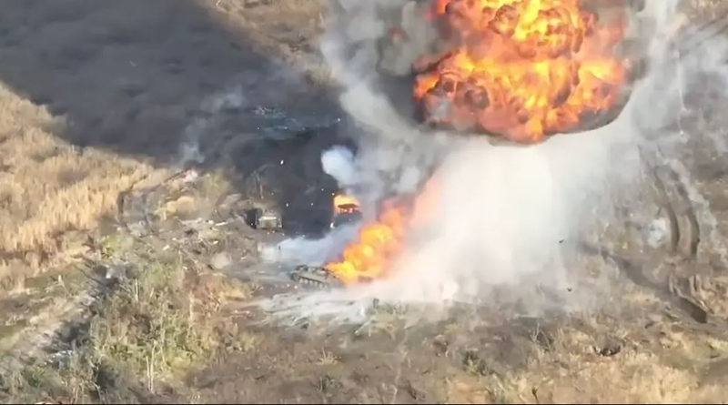 Ngày 17/9, một trận chiến gay cấn đã lặng lẽ diễn ra ở phía đông cầu đường sắt ở thành phố Chasov Yar. Theo kênh Telegram Military Chronicle của Nga, một người lính thuộc Sư đoàn dù cận vệ 98 của Nga đã một mình tiến sâu vào và cho nổ tung cứ điểm dưới lòng đất của Quân đội Ukraine trong một cống đường sắt bằng mìn chống tăng. Ảnh minh họa: Business Insider.