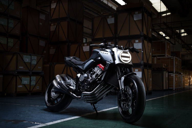 Với những hình ảnh vể ngoại hình của chiếc xe vừa được Honda lộ diện, chúng ta có thể mong chờ một dòng xe cafe thể thao mang phong cách tân cổ điển sẽ được xuất hiện trong thời gian tới.