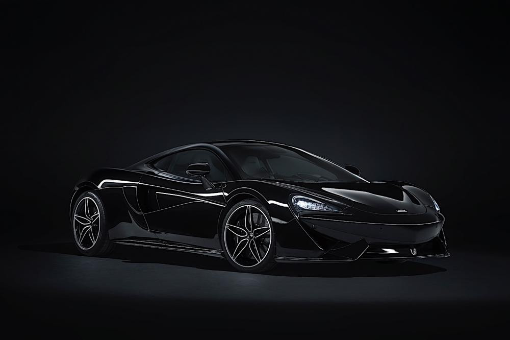 Phiên bản giới hạn chỉ đúng 100 chiếc siêu xe McLaren 570GT được tung ra thị trường gây thu hút với ngoại thất màu đen bóng bao trùm từ đầu đến chân từ trong ra ngoài. Chính vì thế nó được gọi với cái tên khác đó là siêu phẩm "Bóng đêm" huyền bí.