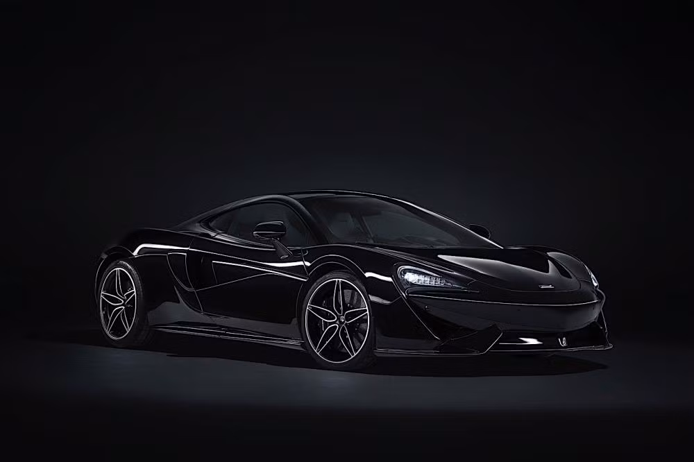 Phiên bản giới hạn chỉ đúng 100 chiếc siêu xe McLaren 570GT được tung ra thị trường gây thu hút với ngoại thất màu đen bóng bao trùm từ đầu đến chân từ trong ra ngoài. Chính vì thế nó được gọi với cái tên khác đó là siêu phẩm "Bóng đêm" huyền bí.
