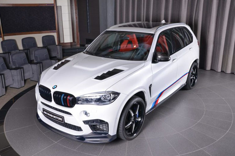 BMW Abu Dhabi Motors vừa cập nhật bản độ BMW X5 M-Series khá hầm hố, sang trọng với loạt đồ chơi hàng hiệu cực chất.