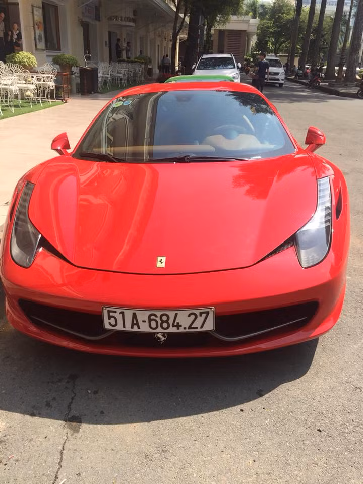 Được biết, chiếc siêu xe Ferrari 458 Italia màu đỏ tuyệt đẹp này hiện đang chờ body kit độ Limited Edition 458 của hãng độ Misha Designs về nước để chủ nhân độ lại.