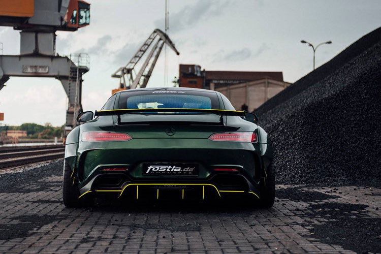 Xe nhìn cơ bắp hơn nhờ bổ sung cánh lướt gió thể thao và thanh cản được sửa đổi.