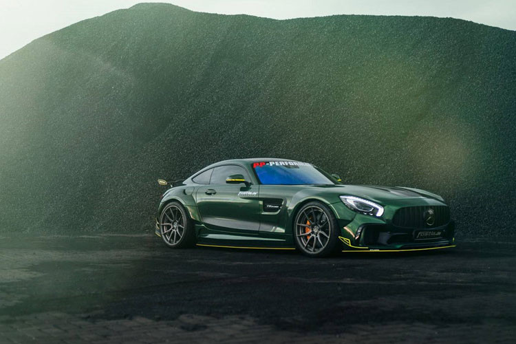 Bản độ với nguyên bản là siêu xe Mercedes-AMG GT gây thu hút với ngoại hình hoàn toàn mới và độc lạ nhất từng thấy. Bản độ mang tên "Quái thú địa ngục xanh".