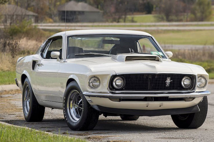 Được biết siêu phẩm này được bán đấu giá tại sự kiện Mecum diễn ra ở thành phố Kansas, Mỹ. Đây được đánh giá là một trong những chiếc Mustang cổ nằm trong tầm ngắm của những nhà sưu tập.