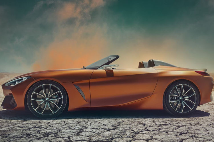 Hai bên xe còn có khe hút khí nhỏ đặt ngay phía sau các vòm bánh xe, ngoài ra các hình ảnh rò rỉ còn cho thấy mẫu xe thể thao BMW Z4 2019 sẽ có một phần mái mềm mại hơn nhiều so với bản concept.