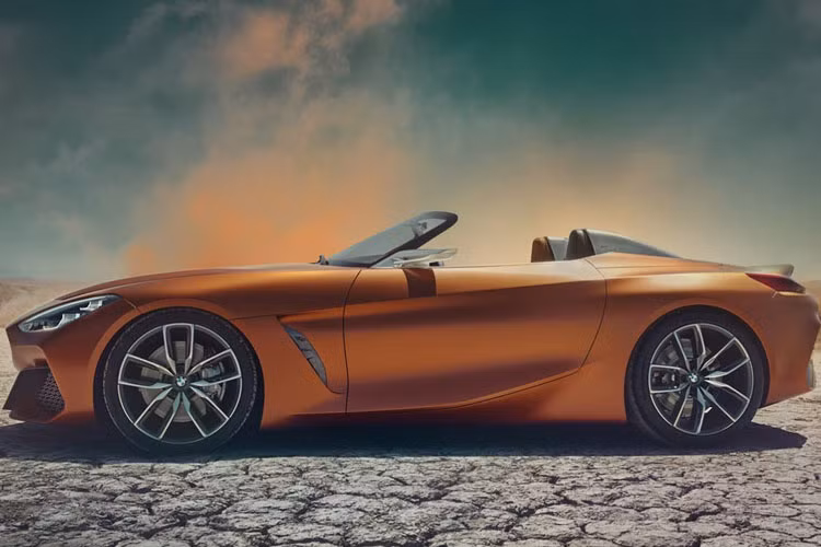 Hai bên xe còn có khe hút khí nhỏ đặt ngay phía sau các vòm bánh xe, ngoài ra các hình ảnh rò rỉ còn cho thấy mẫu xe thể thao BMW Z4 2019 sẽ có một phần mái mềm mại hơn nhiều so với bản concept.