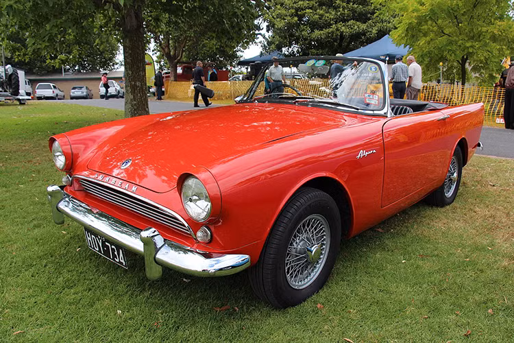 “Dr. No” năm 1962 được biết đến là bộ phim đầu tiên của Series phim về 007. Trong phim có cảnh nam diễn viên Sean Connery lượn quanh khu vực Caribbean trong một chiếc siêu xe Sunbeam Alpine đẹp mắt. Thực tế, hiện tại, một mẫu Alpine cũ kỹ chỉ có giá vài nghìn USD. Tuy nhiên, một phiên bản xe ra đời giữa thập niên 60 còn tốt có thể có giá bán dao động từ 11.000 USD – 27.000 USD.