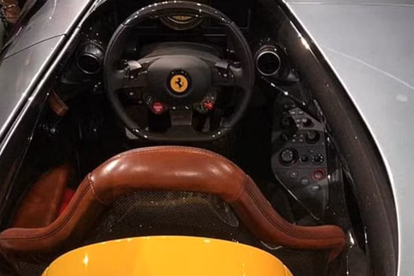 SP1 chỉ có 1 chỗ ngồi duy nhất.