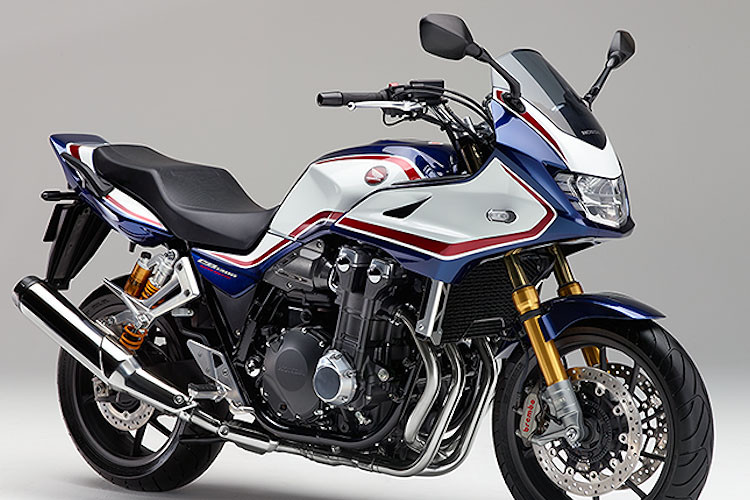 Phiên bản màu trắng vẫn được giữ nguyên, chỉ có thiết kế tem mới trong khi màu bạc kỷ niệm 25 năm của đời 2018 đã bị loại bỏ.