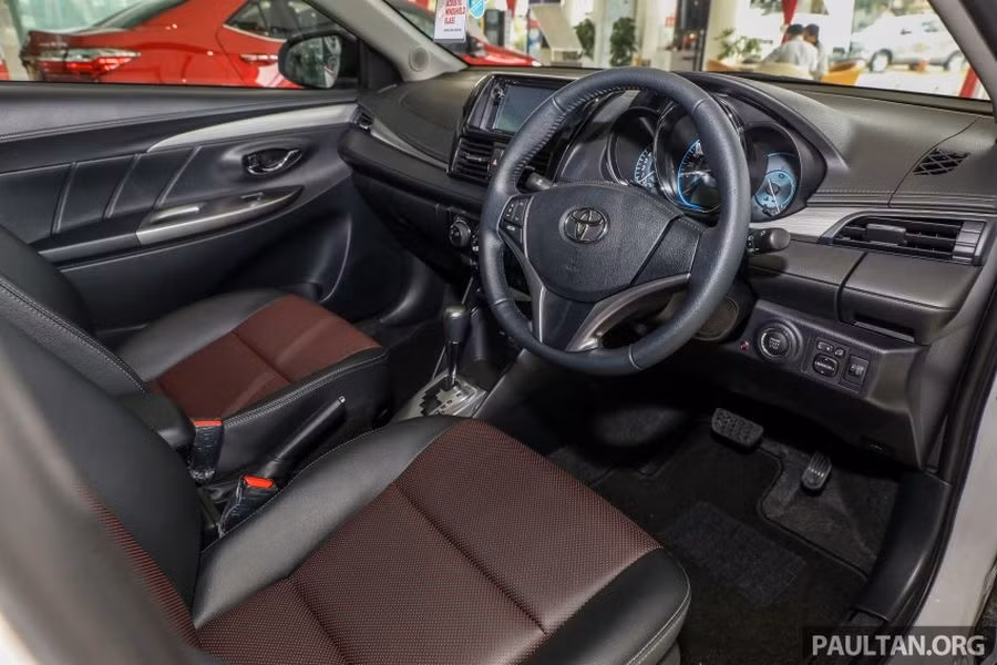 Ngay từ đầu, Toyota đã công bố những cập nhật với về các trang bị như hệ thống thông tin giải trí DVD-AVX mới - có các tính năng hiện đại, bao gồm kết nối với camera hỗ trợ đỗ xe phía sau được lắp đặt cho tất cả các biến thể ngoại trừ Vios J MT và AT.