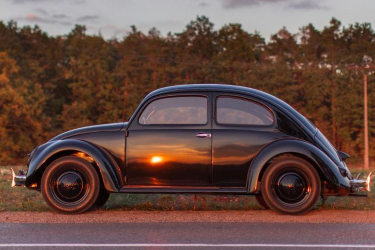 Sau 6 năm kể từ khi nhà phục chế người Ba Lan Jacek Krajewski bắt tay vào phục chế chiếc xe, Type 60 lột xác màu sơn đen bóng sang trọng, lịch lãm.