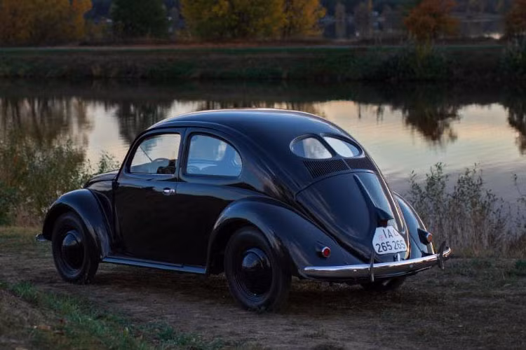 Tuy nhiên, nhìn hiện trạng xe mới tinh hiện tại ít ai biết rằng nó đã từng được phục chế từ chiếc Volkswagen Beetle nguyên bản cũ kĩ, hoen gỉ không khác gì đồng nát.