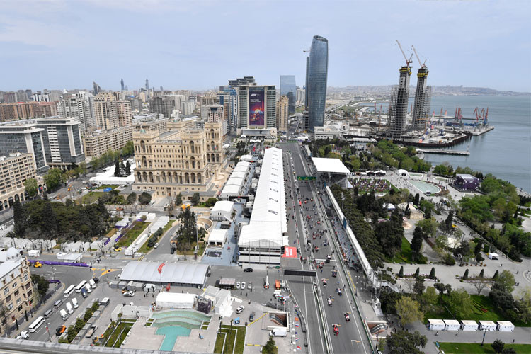 Đường đua F1 Baku nằm ven đường bờ biển tại thành phố Baku rất đẹp. Đường đua có độ dài 6 km, dài thứ 2 tại giải đua F1 và trường đua có tốc độ cao nhất lên tới gần 360 km/h.