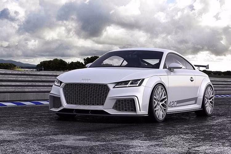 Audi TT Quattro Sport Concept - Giống như phiên bản sản xuất của TT, bản concept này cũng thu hút không ít sự chú ý. Cỗ máy 2,0 lít 4 xi-lanh là trái tim của TT Quattro Sport Concept nhưng đã được điều chỉnh lại để đạt tới công suất 414 mã lực. Tất cả nguồn sức mạnh trên được truyền tới cả bốn bánh xe thông qua hệ dẫn động Quattro lừng danh do Audi phát triển.