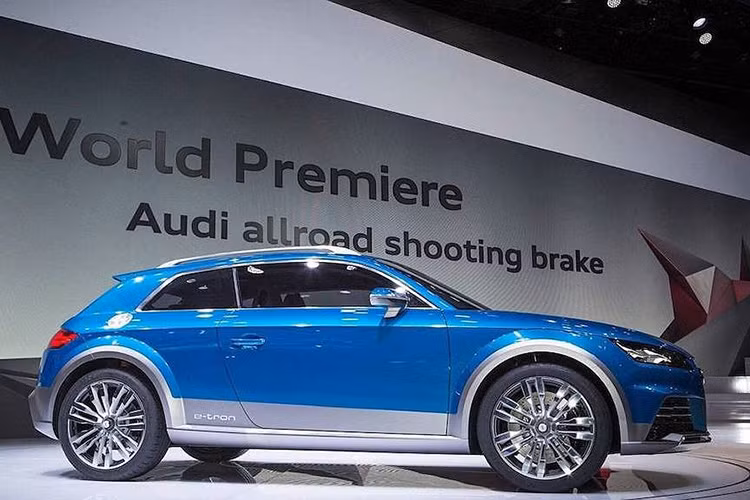 Audi Allroad Shooting Brake Concept - Đây chính là bản shooting brake thứ 2 của Audi TT được phát triển và nó gây ra không ít bất ngờ tại triển lãm NAIAS 2014. Allroad Shooting Brake Concept là một biến thể của TT nhưng có tính thực dụng cao hơn với khả năng vượt mọi địa hình. Mẫu thiết kế này được trang bị hệ thống động lực hybrid, bao gồm 1 động cơ 2,0 lít kết hợp với 2 mô-tơ điện.