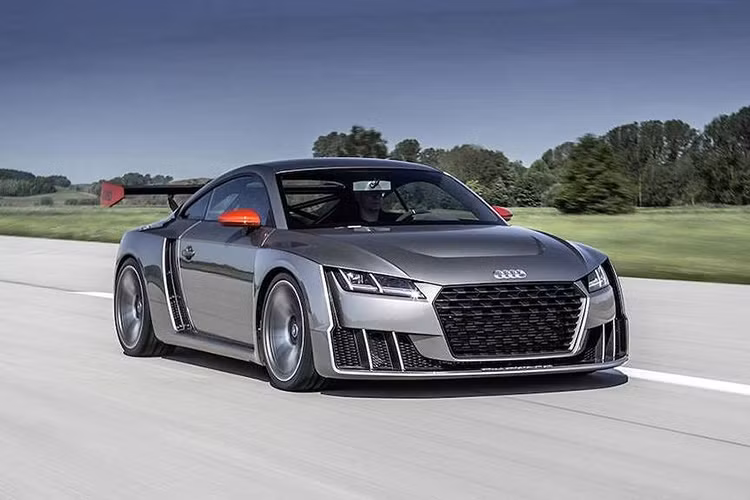 Audi TT Clubsport Turbo Concept - Là một chiếc TT mang hiệu năng của xe đua và được giới thiệu lần đầu tại sự kiện Wörthersee 2015. Audi TT Clubsport Turbo Concept được tích hợp hệ thống tăng áp điện. Kết hợp với động cơ 2,5 lít, hệ thống này này sản sinh công suất lên tới 600 mã lực. Đi kèm với hệ dẫn động 4 bánh và hộp số sàn 6 cấp, chiếc xe này chỉ cần 3,6 giây để tăng tốc từ 0-100km/h. Với trọng lượng rất nhẹ của TT Clubsport Turbo Concept, chỉ khoảng 1400kg.
