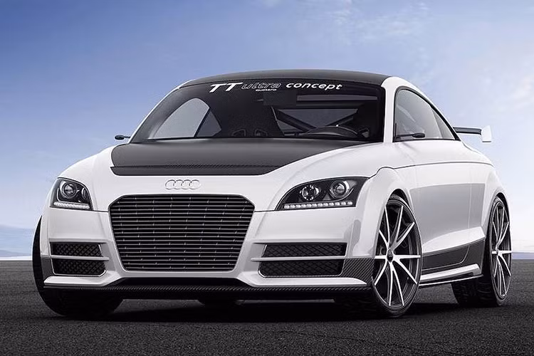 Audi TT Ultra Quattro Concept - Bằng việc thay thế vật liệu ở các tấm ốp cũng như các bộ phận động cơ, trọng lượng của xe được tối ưu hoá rất nhiều. Cụ thể là trọng lượng của xe được hạ xuống ngưỡng cực thấp chỉ 1111kg, với công suất động cơ cũng được đẩy lên 306 mã lực.