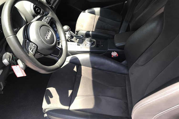 Tuy nhiên, nội thất đã xuất hiện dấu hiệu của thời gian.