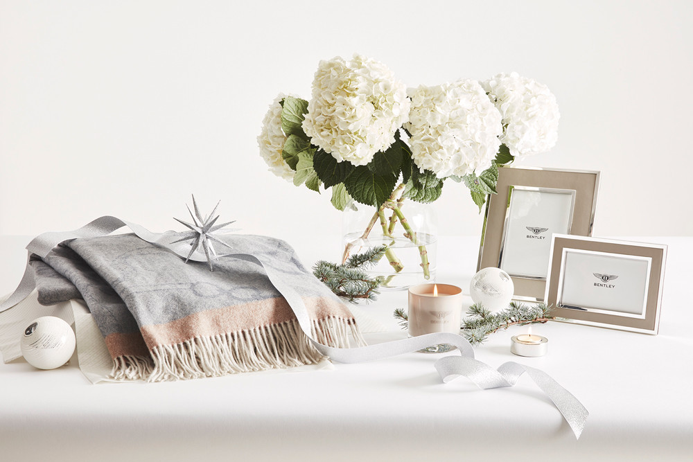 Còn có cả những món đồ nhỏ xinh trang trí nhà đẹp.