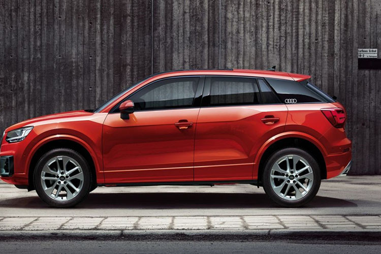 Chính vì thế, bằng mắt thường sẽ khó có thể nhận biết được sẽ khó có thể phân biệt Audi Q2L với Q2 tiêu chuẩn. Duy chỉ có kí tự ''L'' ở phía sau đuôi có lẽ là điểm duy nhất để nhận diện phiên bản kéo dài này.