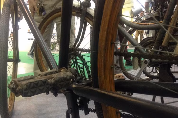 Tất cả các bộ phận trên xe đều đã hoen gỉ nhuốm màu thời gian. Tuy nhiên, chúng vẫn luôn khiến giới chơi xe khao khát sở hữu.